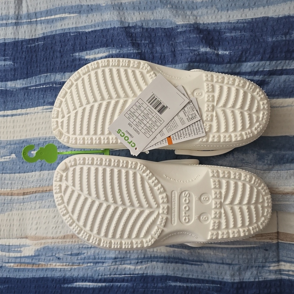 CROCS Classic Unisex Clogs in White Size 8 Womens Size 6 Mens - Picture 2 of 5